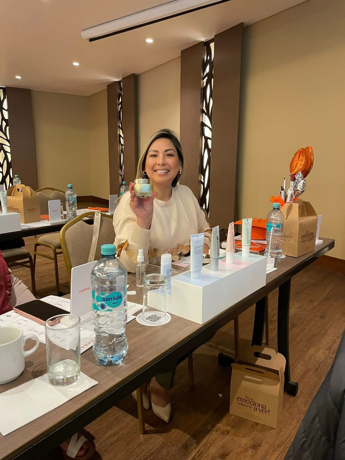 Alexandra Avilez en una capacitación Yanbal