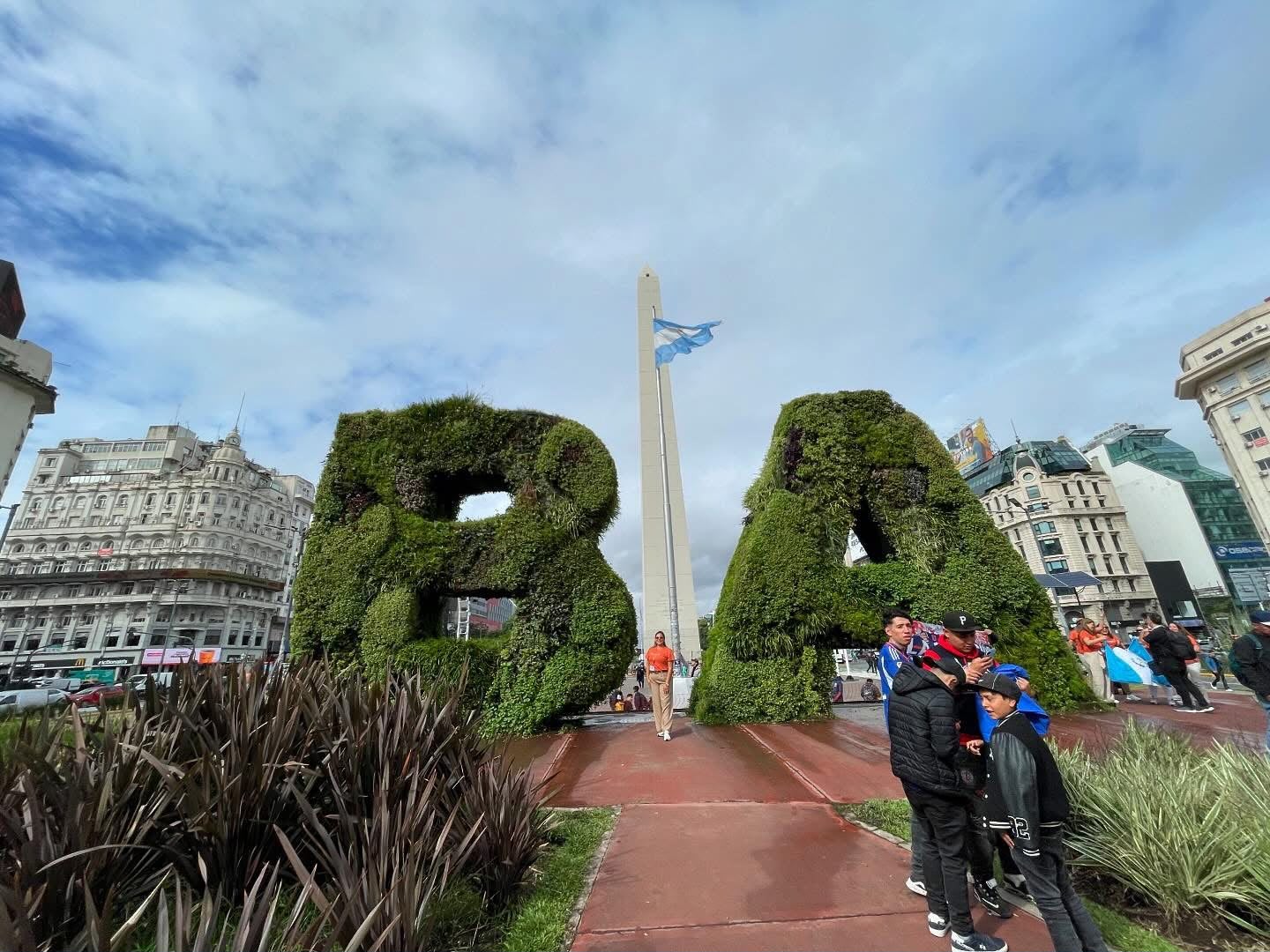 Alexandra Avilez en el Obelisco de Buenos Aires
