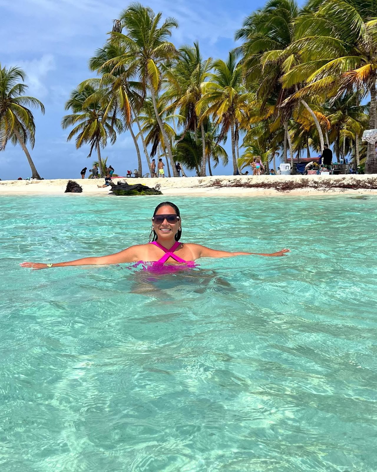 Alexandra Avilez en una playa del Caribe